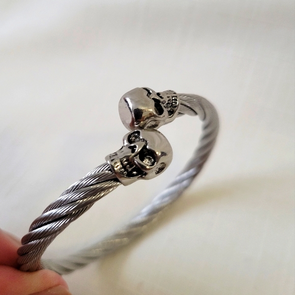 NEW Double Skull Rhinestone Eye Twisted Silver Cable Open Cuff Bracelet - Picture 12 of 12